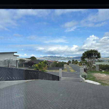 Beautiful Lakeview Apartment Taupo Exterior photo