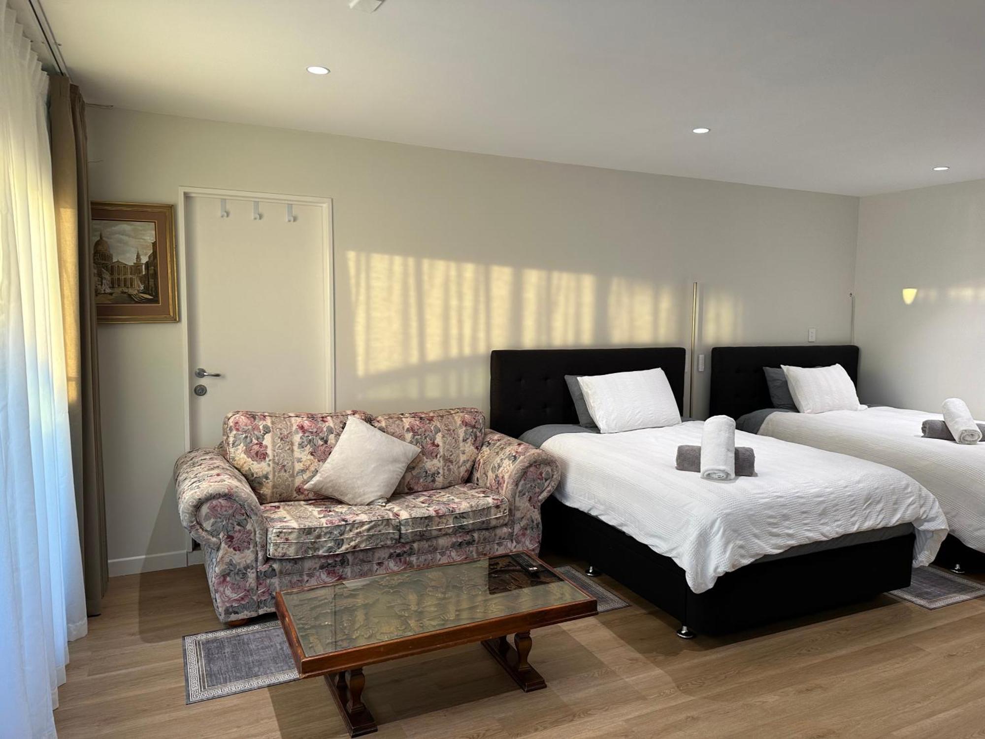 Beautiful Lakeview Apartment Taupo Exterior photo